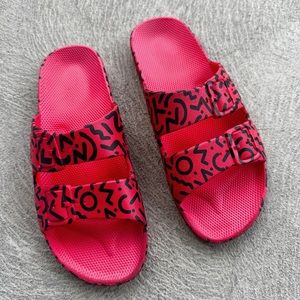 Freedom Moses Red & Black Memphis Pattern Sandals Slides 38 39